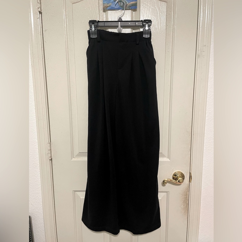 Never worn Halara wide leg pants